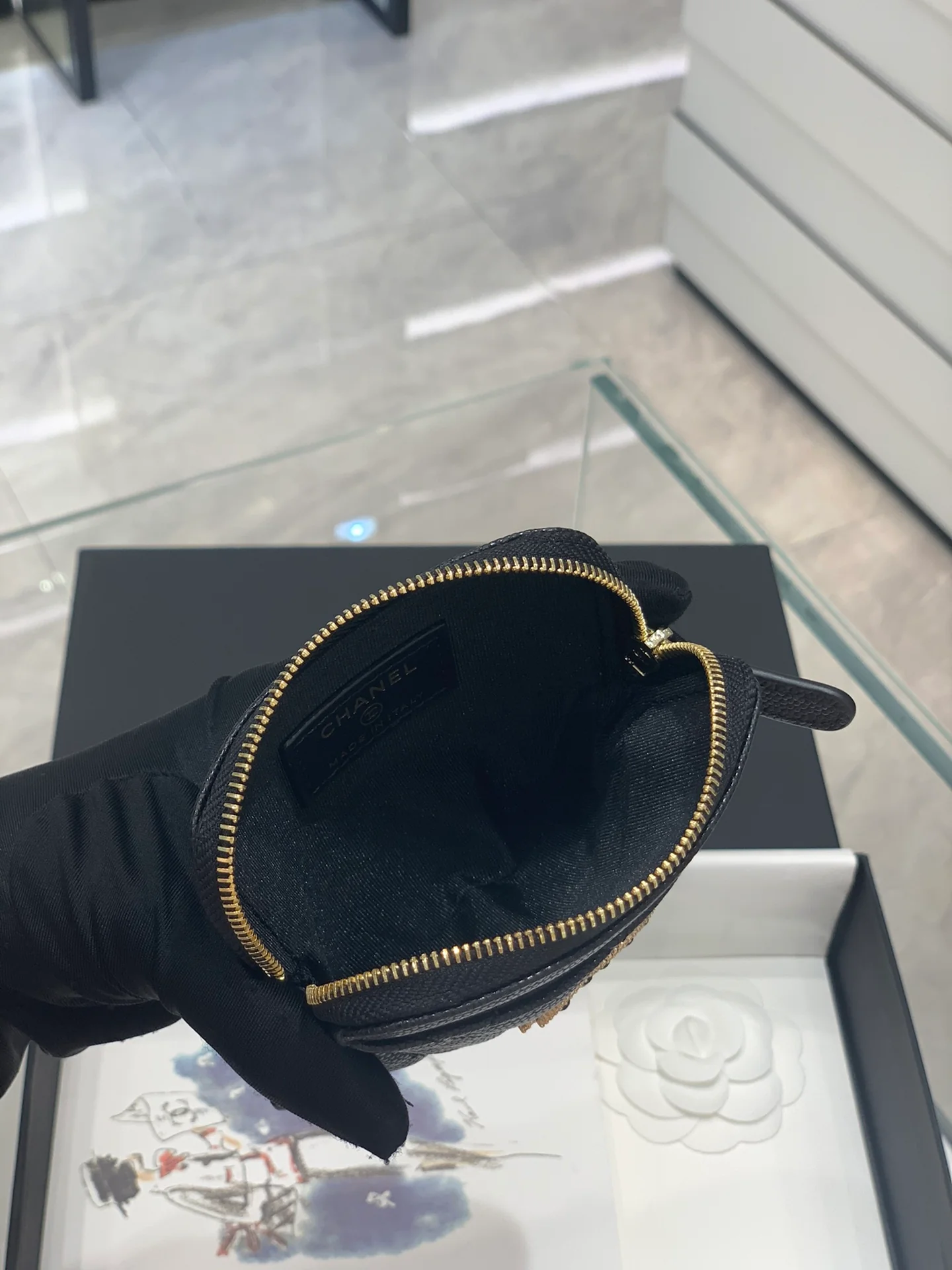 Монетоприемник Chanel 22S с бриллиантовой пряжкой - черный