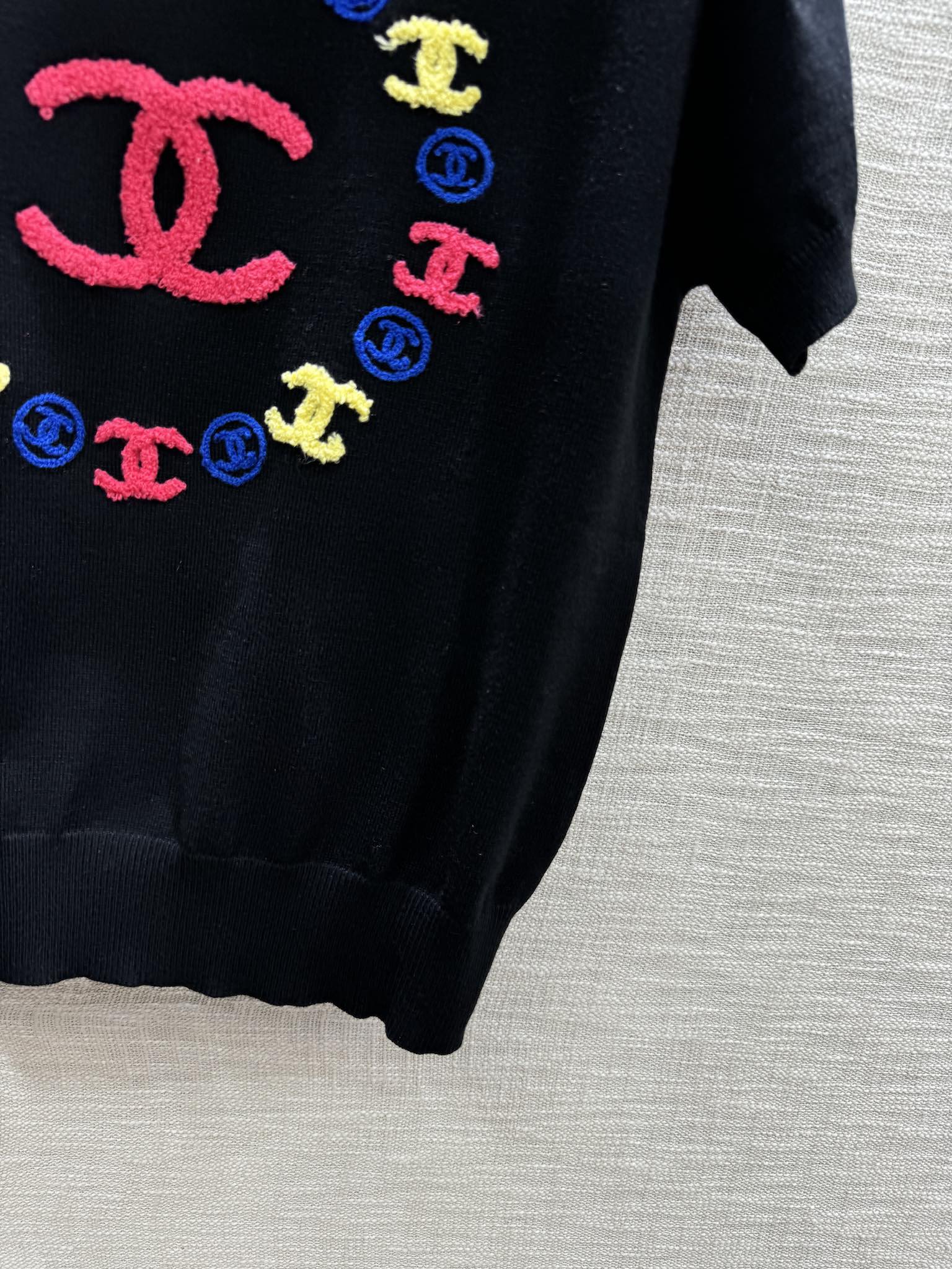 Футболка Chanel 2403 Double C Knit с коротким рукавом - черная