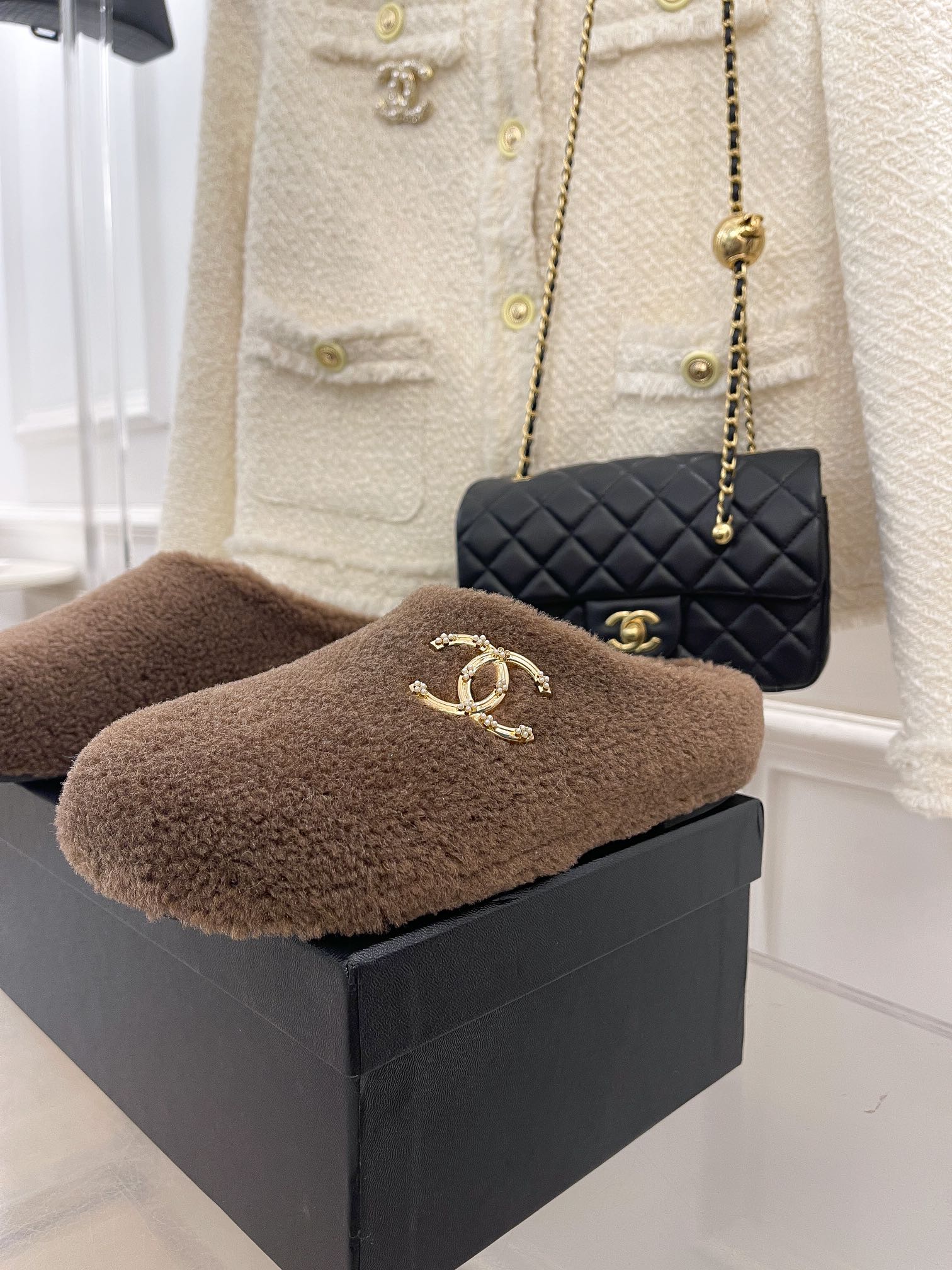 Весенние тапочки Chanel Birkenstock 2022 - коричневые