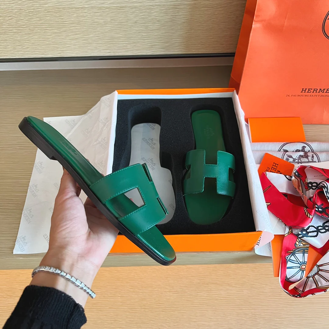 Классические домашние тапочки Hermes H - Верх из однотонной кожи - Подошва, полностью закрывающая тапочки - Зеленый