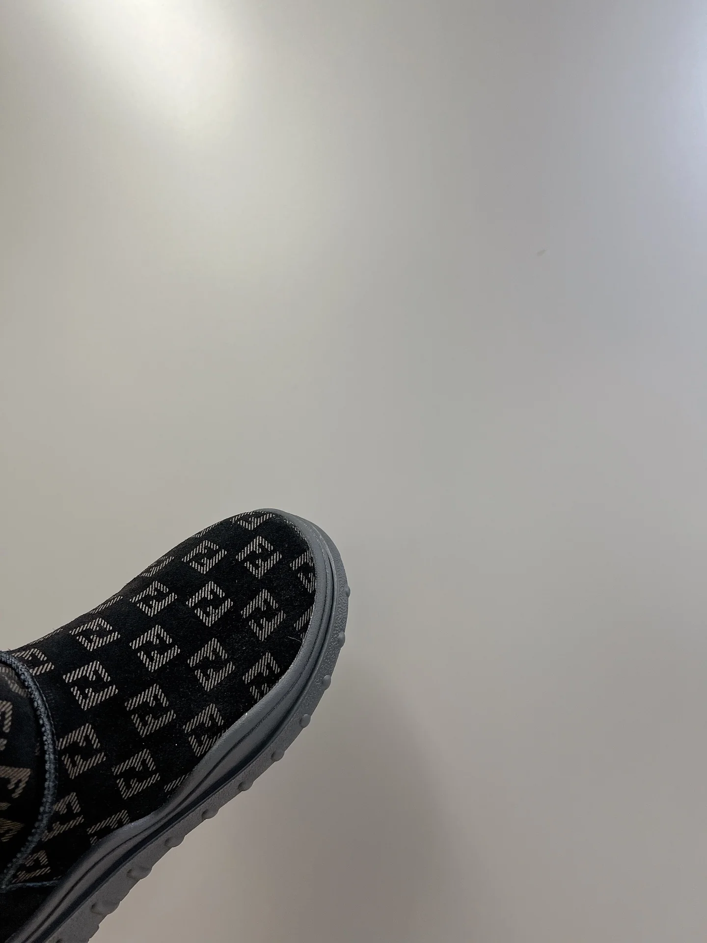 Ботильоны Fendi 22ss с принтом в виде букв по всей поверхности - черные