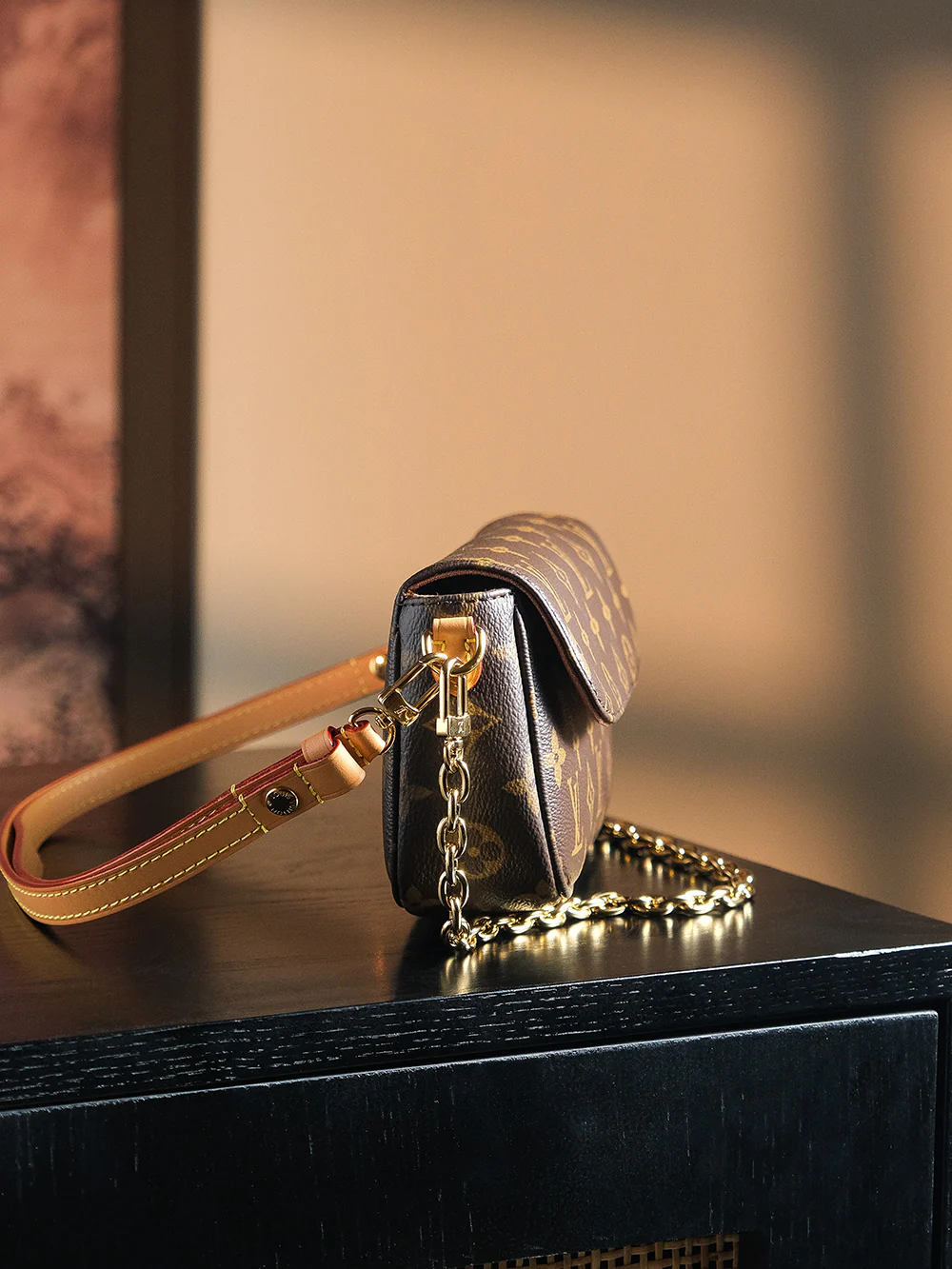 Маркировка в виде ромба на чипе LV - коричневая