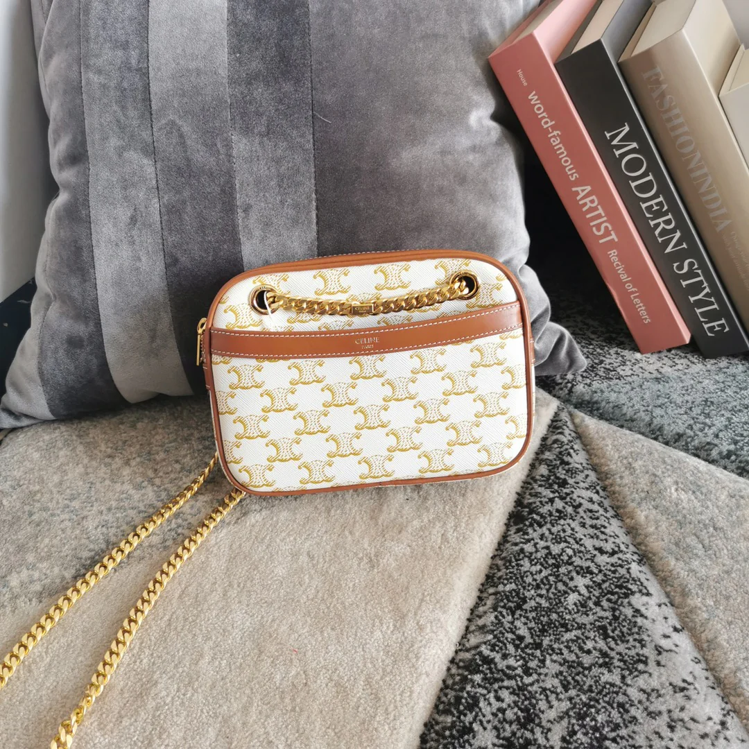 Маленькая сумка Celine Patapans с логотипом, белая.