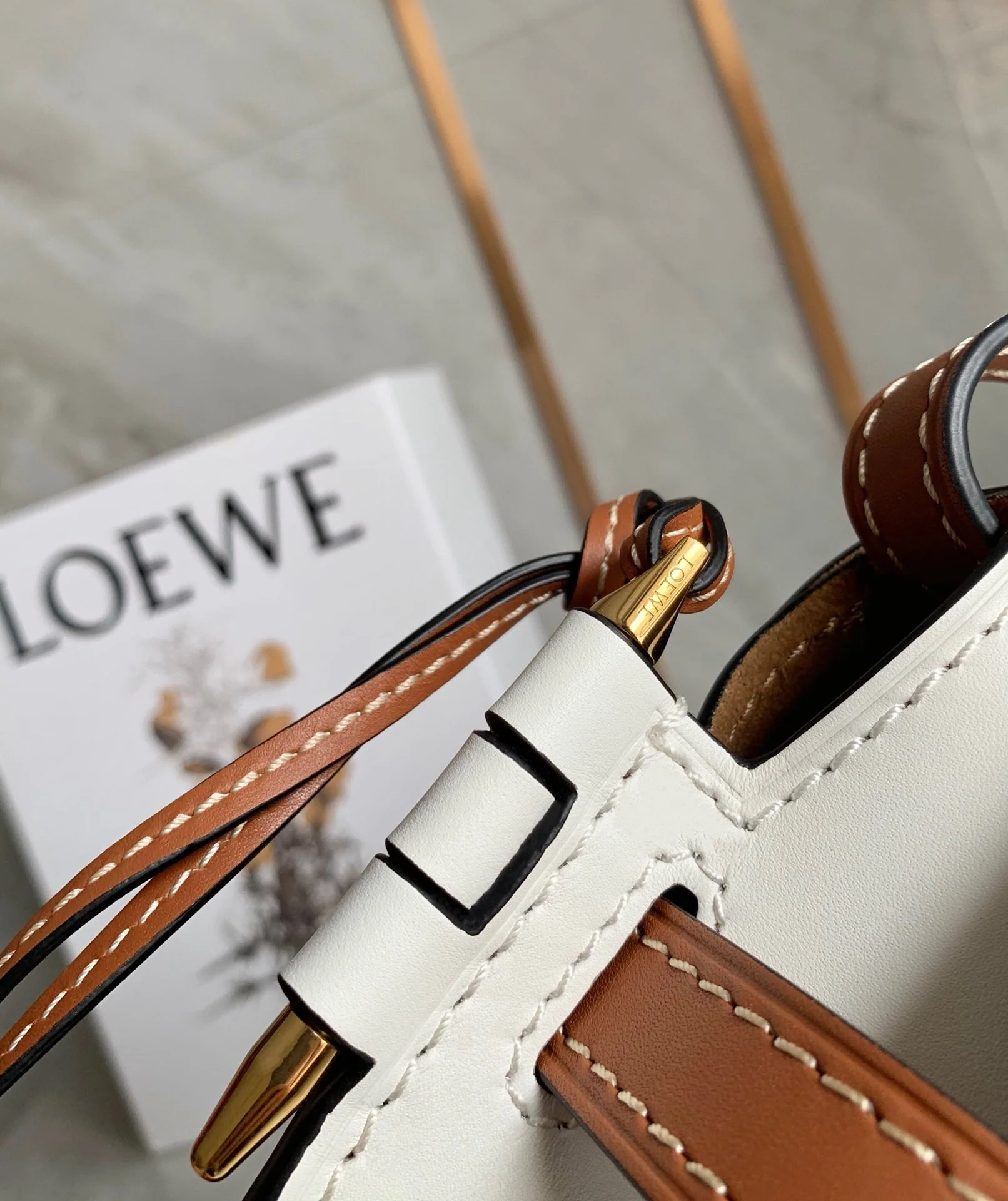 Loewe-gate-small-20x19x11-5-cm-11
