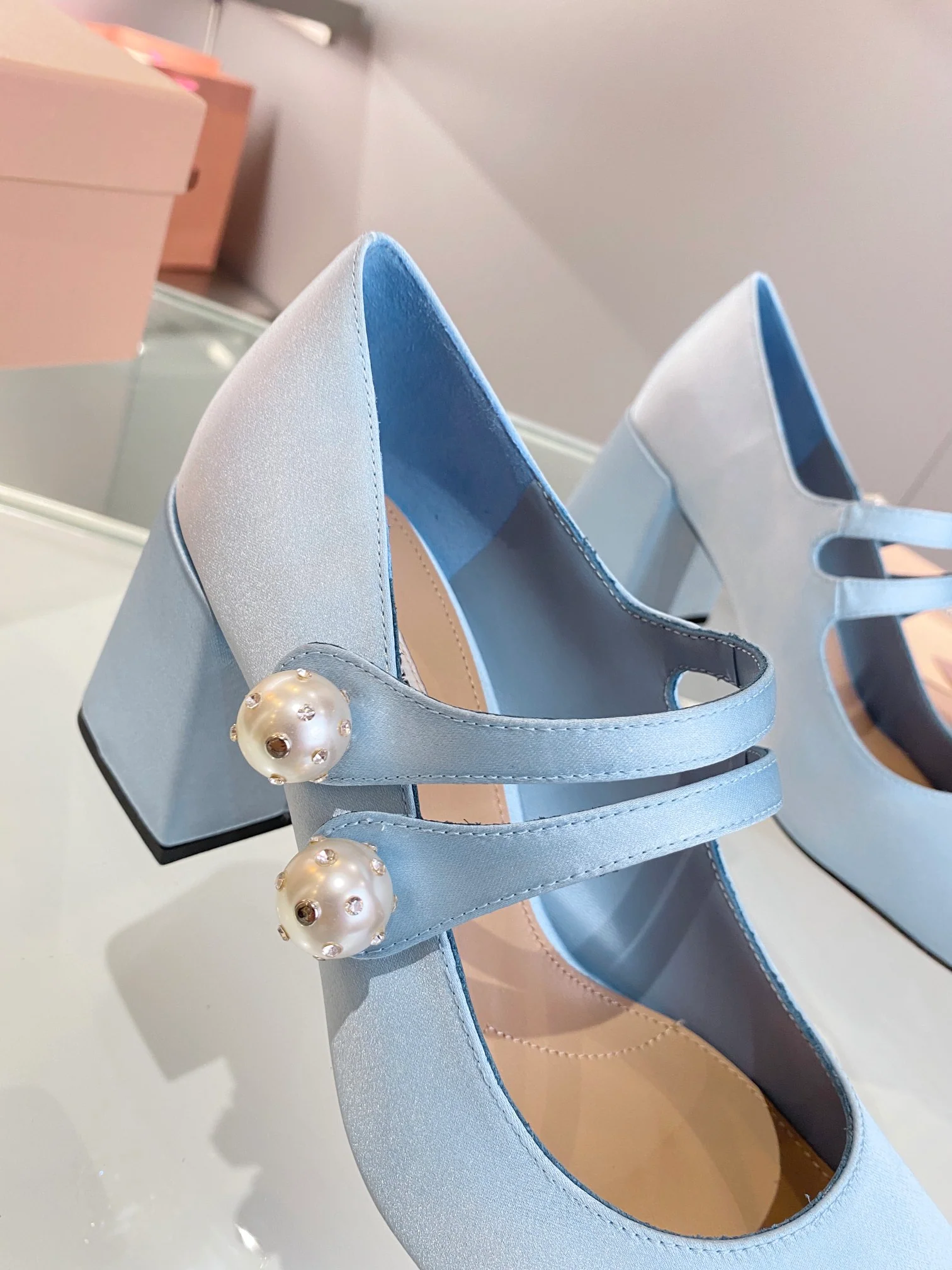 Новинка весны 2022 года от Miu Miu - Туфли на массивном каблуке - Синие