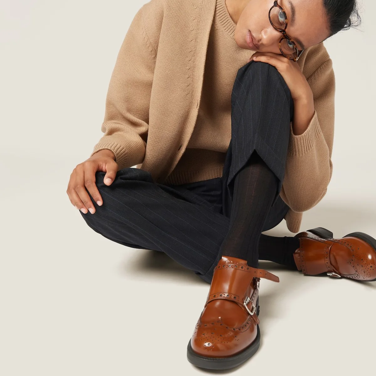 Коллекция Miu Miu весна/лето 2023 — Туфли-броги — Коричневые