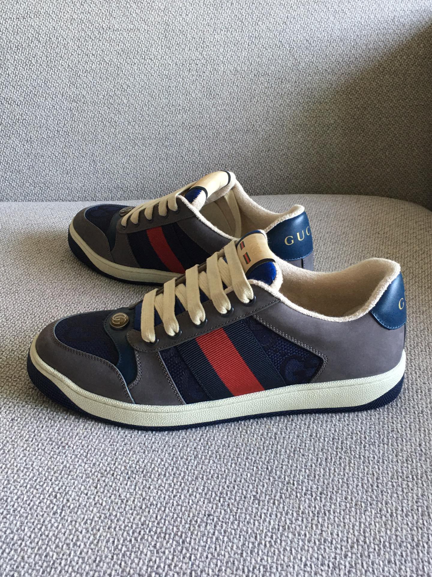 Новинка Gucci 2023 года - Кроссовки с эффектом потертости - Синие