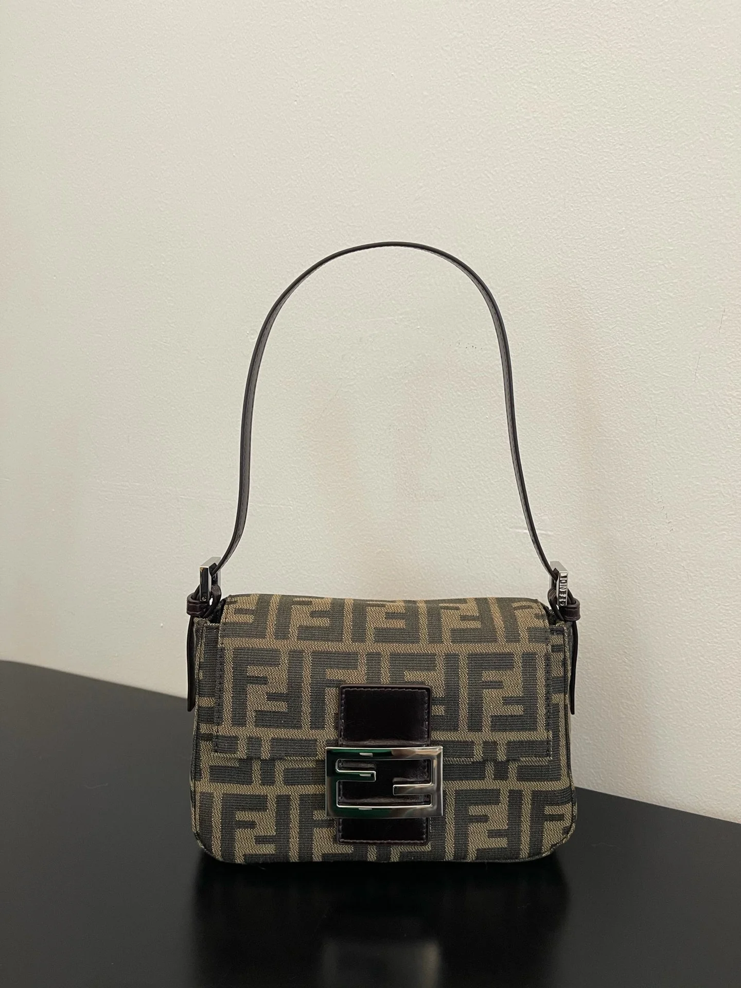 Винтажная толстая сумка Fendi Monogram