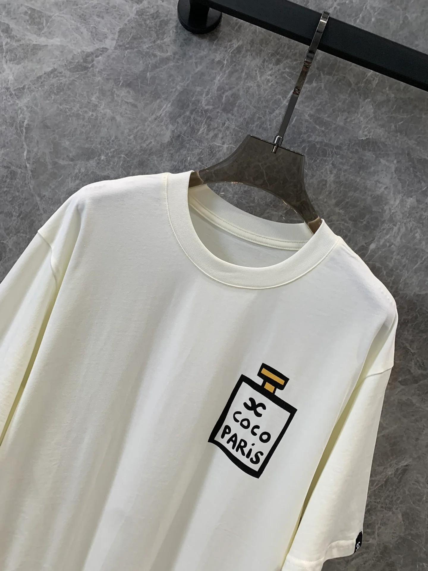 Chanel - 2404 - Футболка с коротким рукавом с принтом в виде парфюма