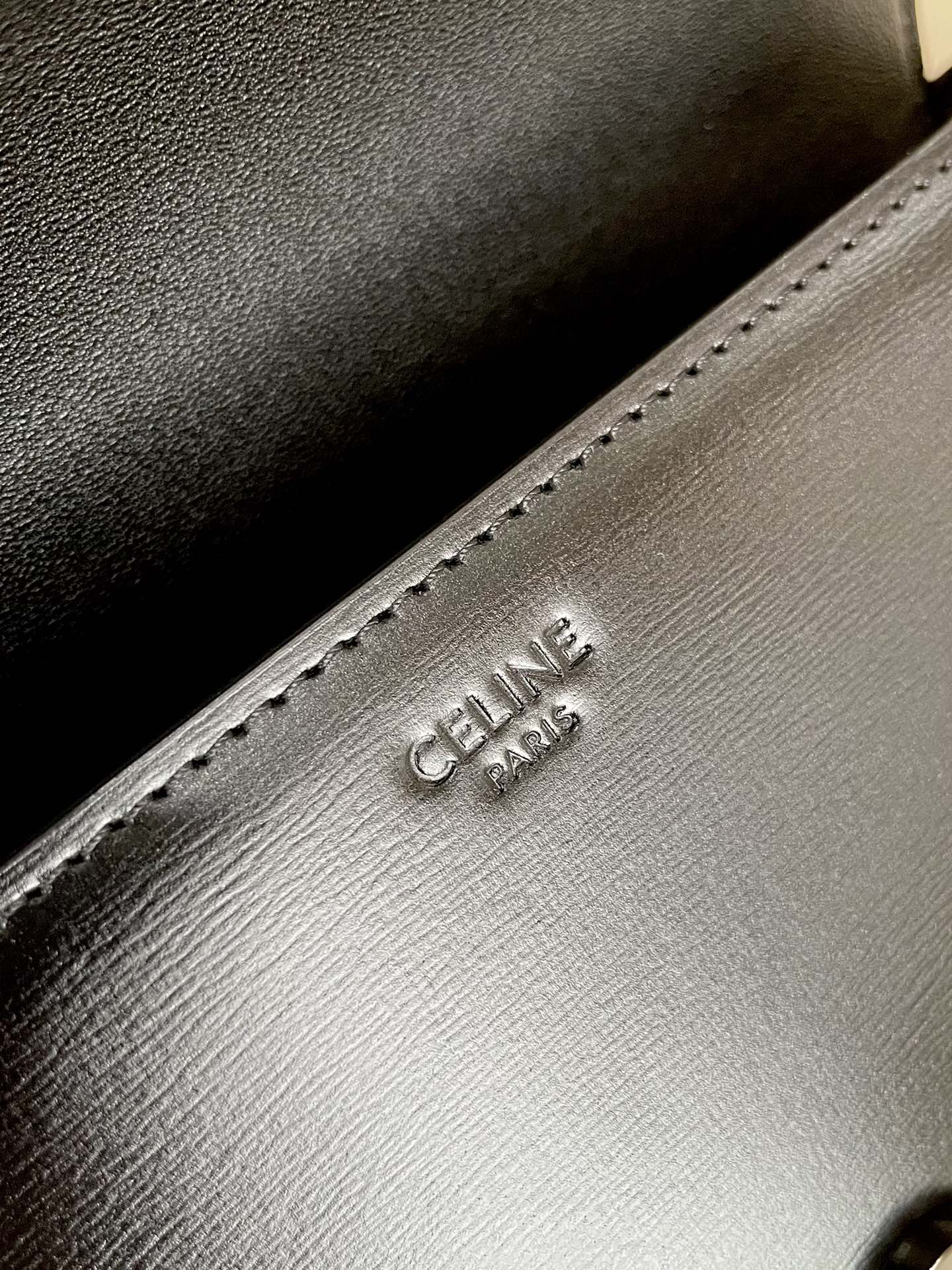 Сумка Celine Triomphe на плечо из глянцевой телячьей кожи с цепочкой - 3 шт.