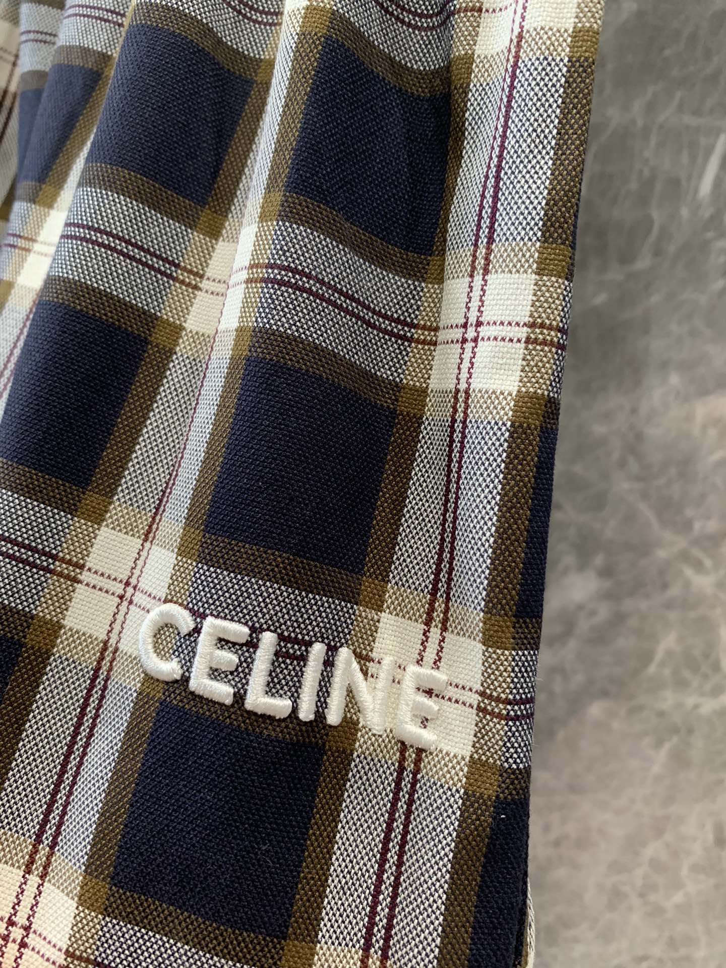 Шорты Celine 2404-24ss в клетку свободного кроя, весна/лето.