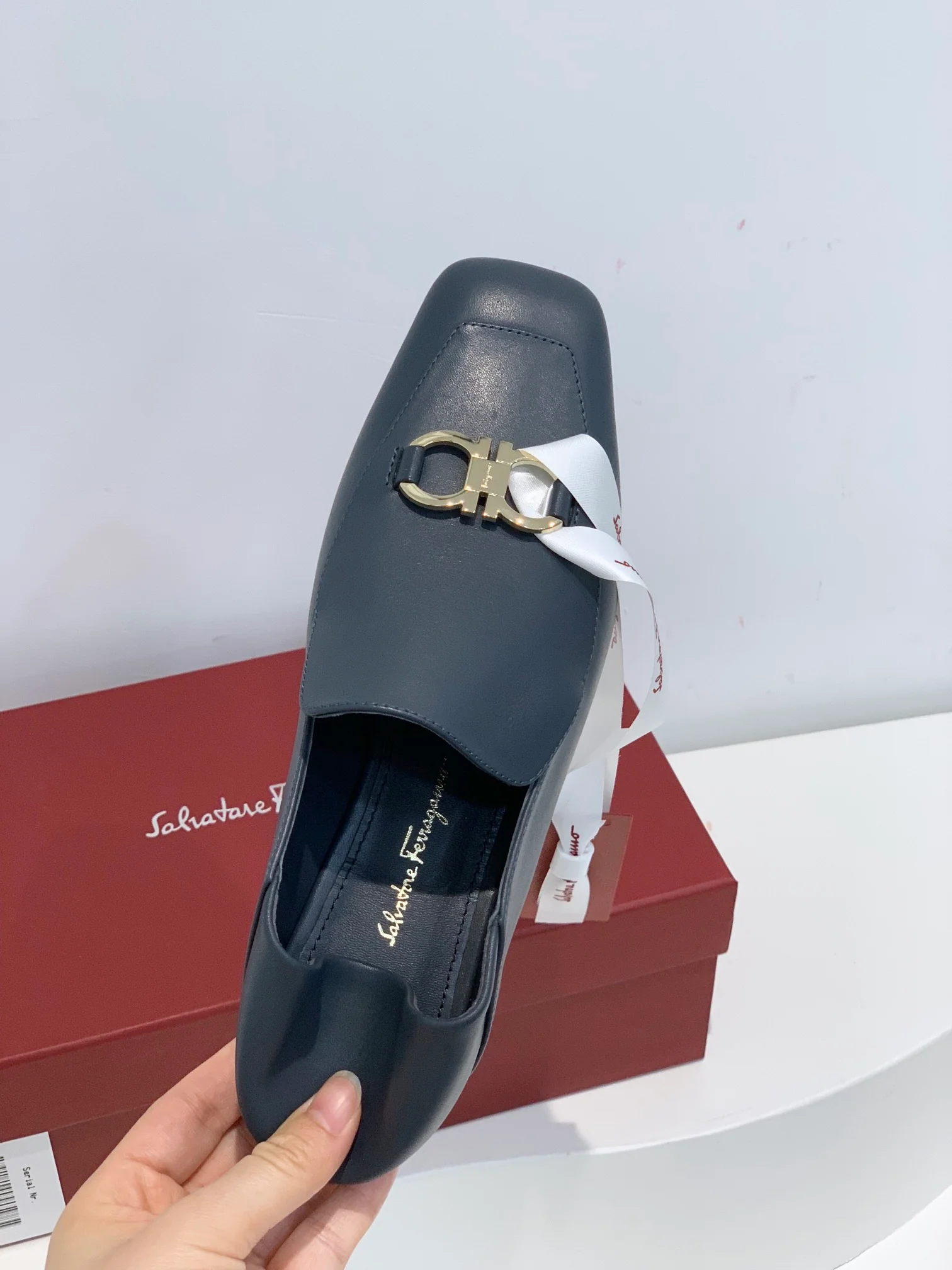 Туфли Salvatore Ferragamo - пряжка в форме подковы - квадратный носок - лоферы