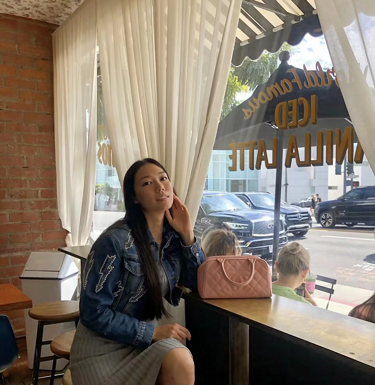 Винтажная сумка-боулинг Chanel из икры, розовая.