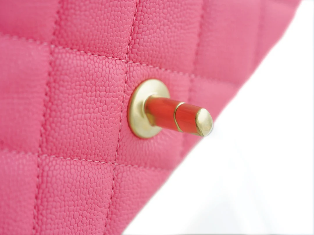 Новинка сезона весна/лето 2023 от Chanel - Сумка на цепочке в форме сердца - Сумка CF - Персиково-розовая - Мини