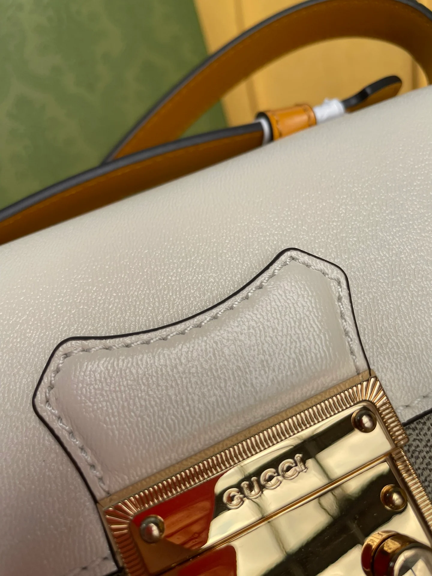 Сумка-мессенджер Gucci Lock