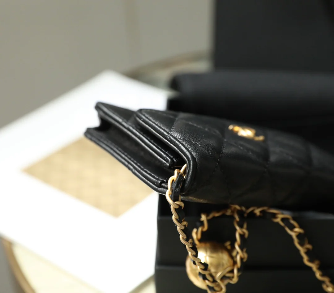 Сумка через плечо Chanel Little Gold Ball Collection на цепочке - из овечьей кожи - 2 шт.