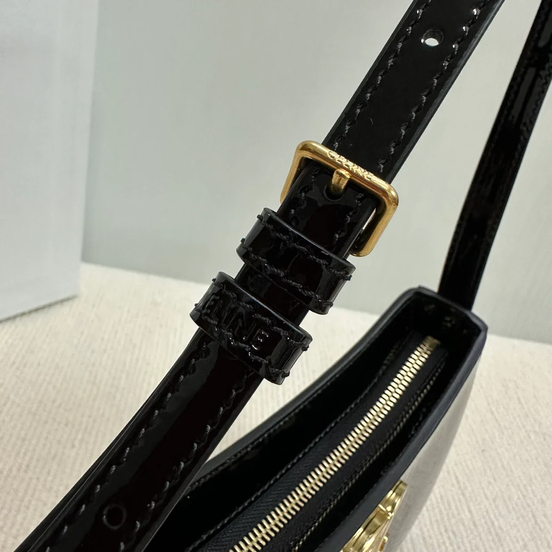 Сумка-подмышка Celine Tilly - лакированная кожа, черная