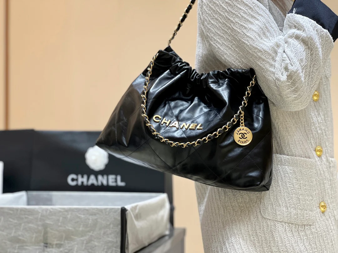 Мусорный мешок Chanel Retro с горизонтальной золотой цепочкой - черный