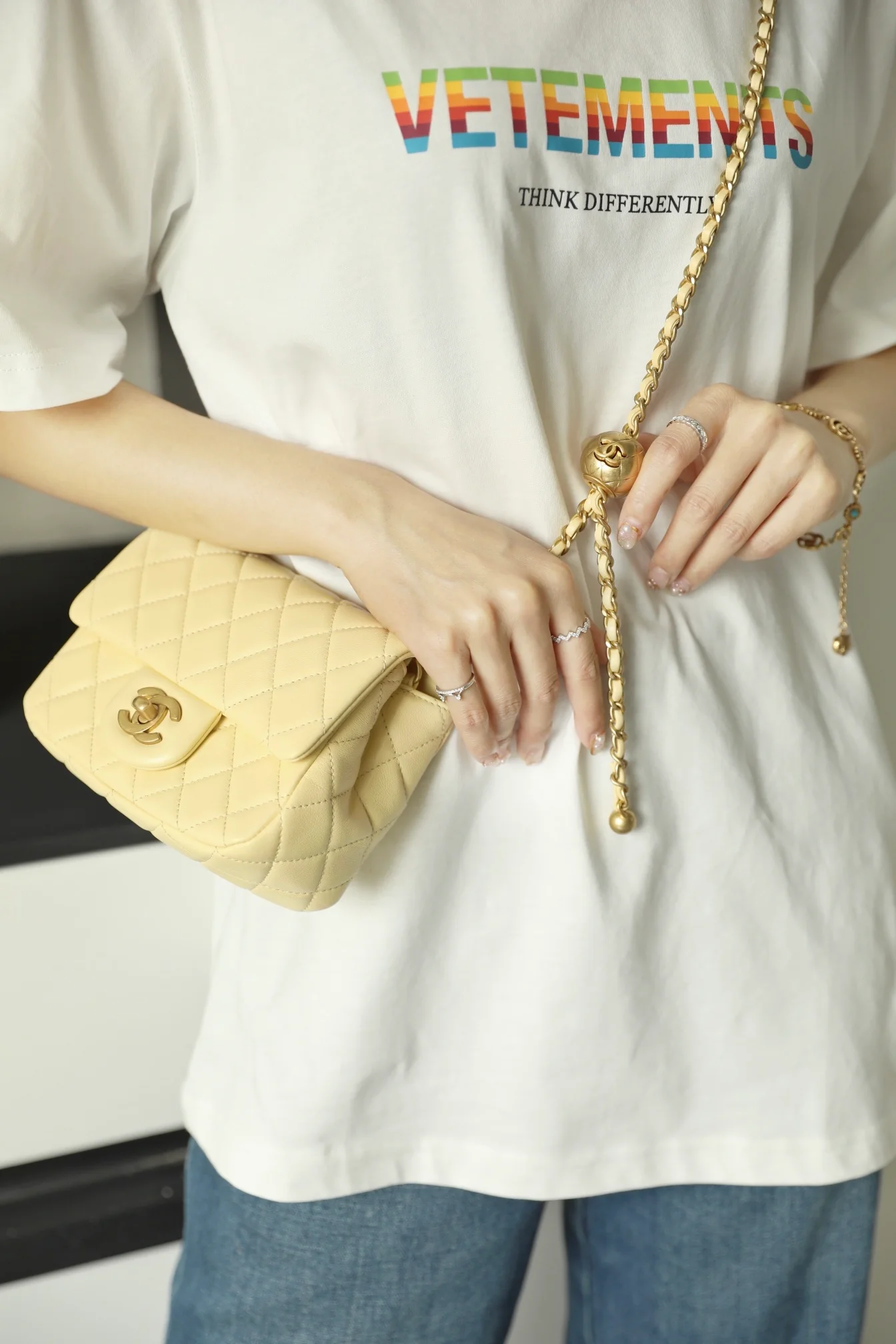 Chanel - Квадратная сумка Gold Globe - Мини-сумочка в форме куриного желтка