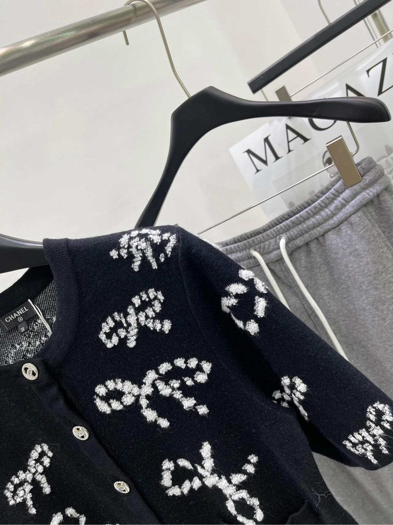 Chanel 2403 - Черный вязаный топ с короткими рукавами и бантом