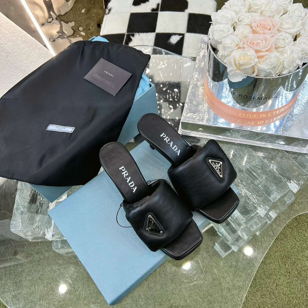 Новинка сезона весна/лето 2023 от Prada - тапочки на каблуке из овечьей кожи с пузырчатой ??подошвой - высота каблука 6-5 см.