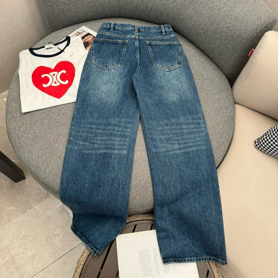 Celine - 2403 - 24 Весна/Лето Новинка Джинсы прямого кроя Triumph Gate с металлической цепочкой и пряжкой на талии