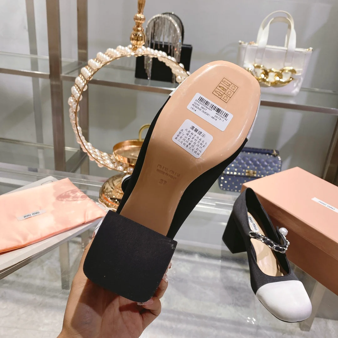 Весенняя коллекция Miu Miu 2023 - Шелковые туфли на массивном каблуке с квадратным носком - Черные