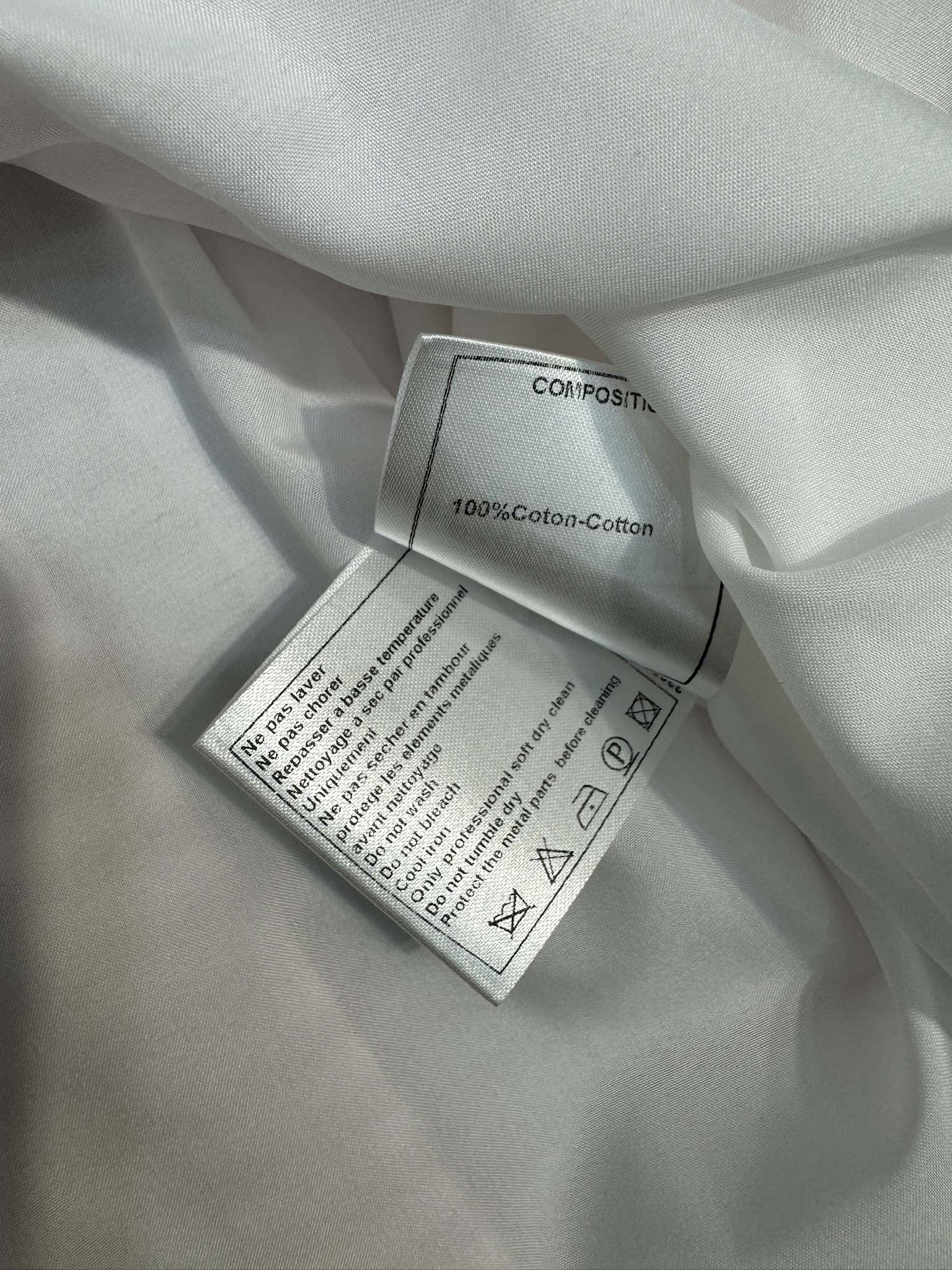 Платье Chanel 2403 с воротником, украшенным множеством пайеток, и короткими рукавами - розовое.