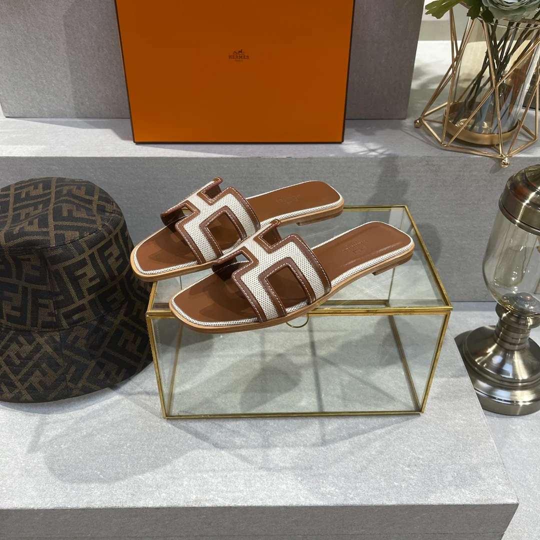 Новинка начала лета 2022 года от Hermes - плоские тапочки H - 1