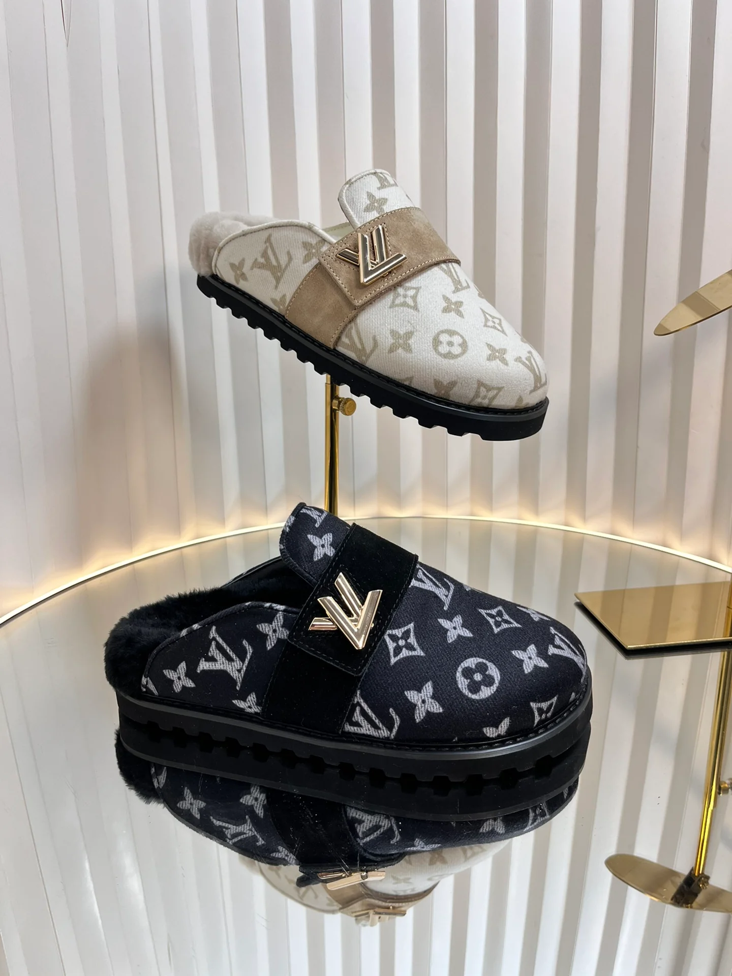 Тапочки LV-2024 Baotou Logo - изображение из коллекции