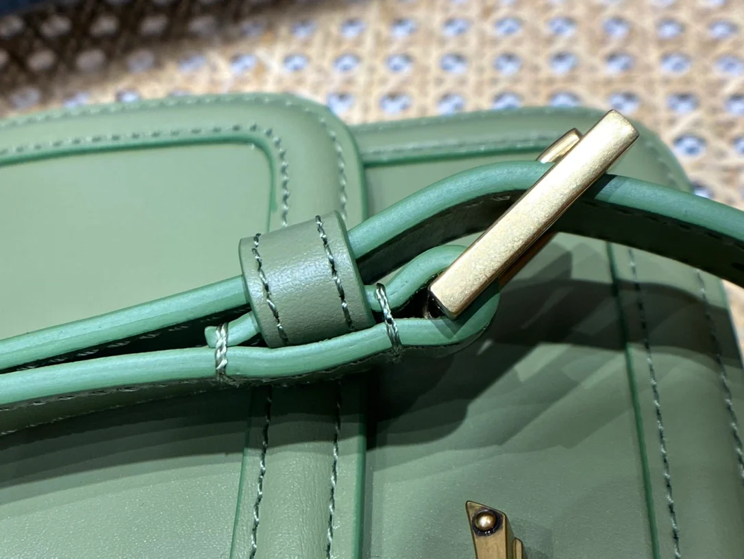 Булочка YSL Solferino с тофу, зеленый авокадо, 18 см