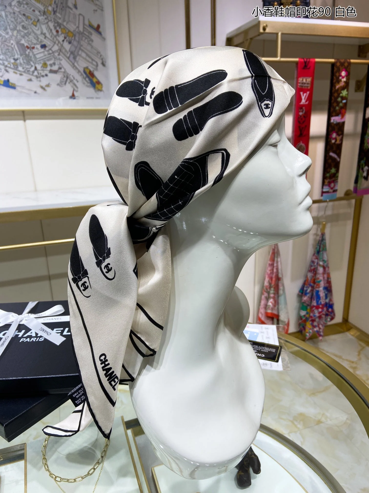 Chanel - Шелковый шарф с принтом для обуви и шляп - 1