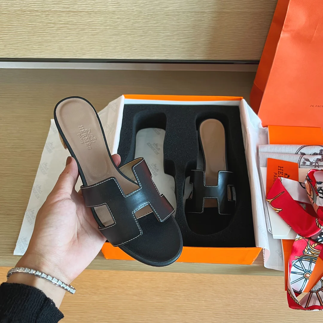 Классические сандалии Hermes на массивном каблуке H - однотонная кожа - черно-коричневые