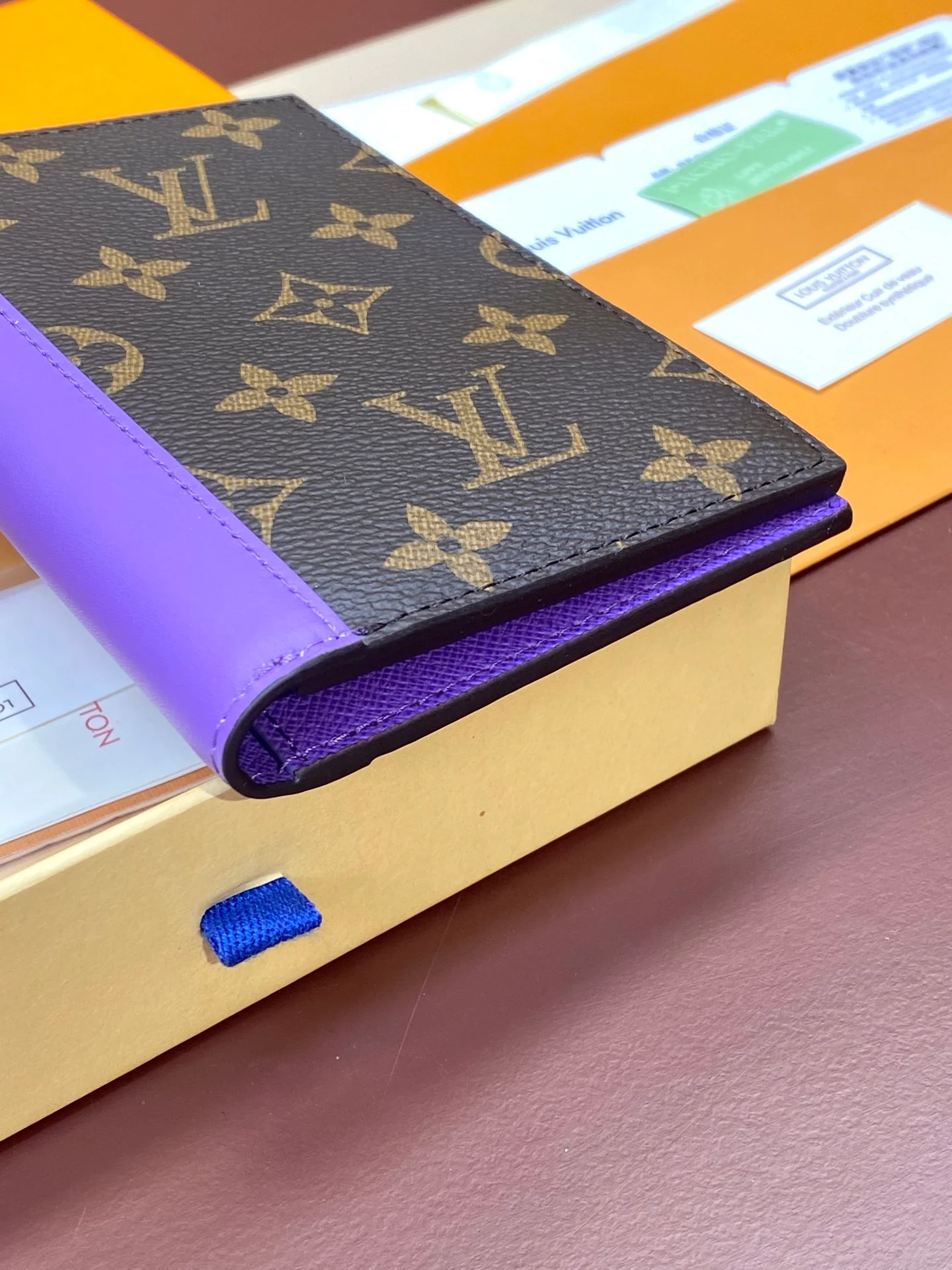 LV-m82867-Обложка для паспорта-Фиолетовая