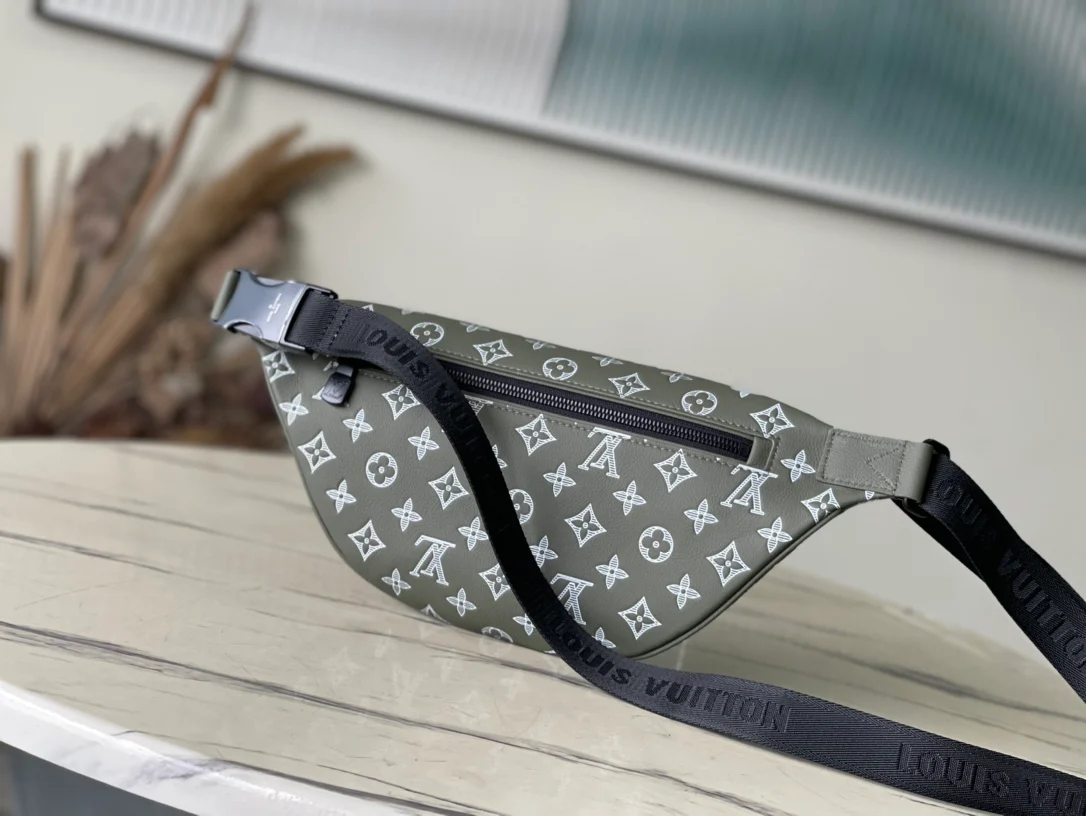 Поясная сумка LV Discovery с тиснением - зеленая