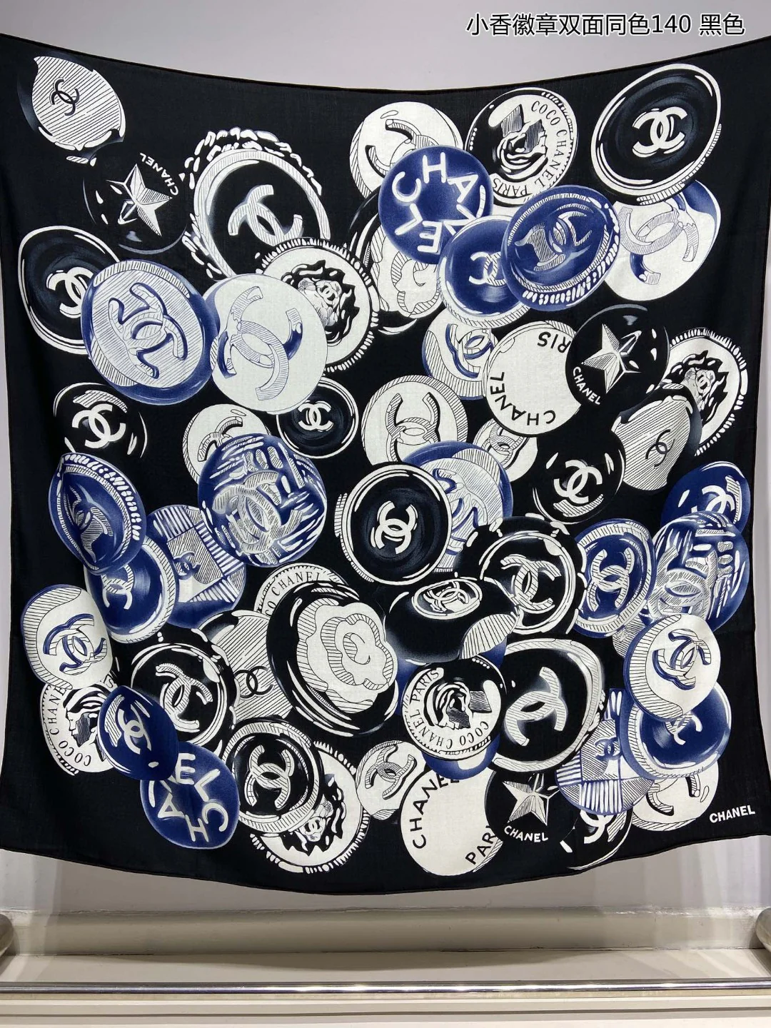 Платок Chanel 2024 с двусторонним значком в комплекте - 140-140