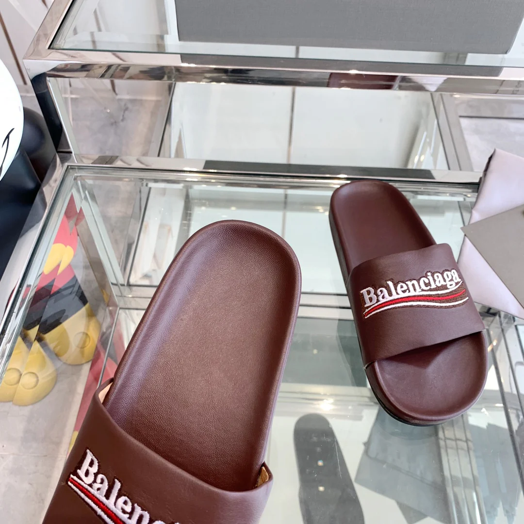 Тапочки Balenciaga с буквенным принтом - унисекс - коричневые