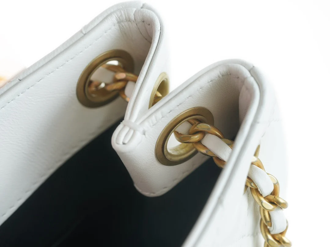 Chanel - Новая большая сумка-мессенджер Double C - Белая