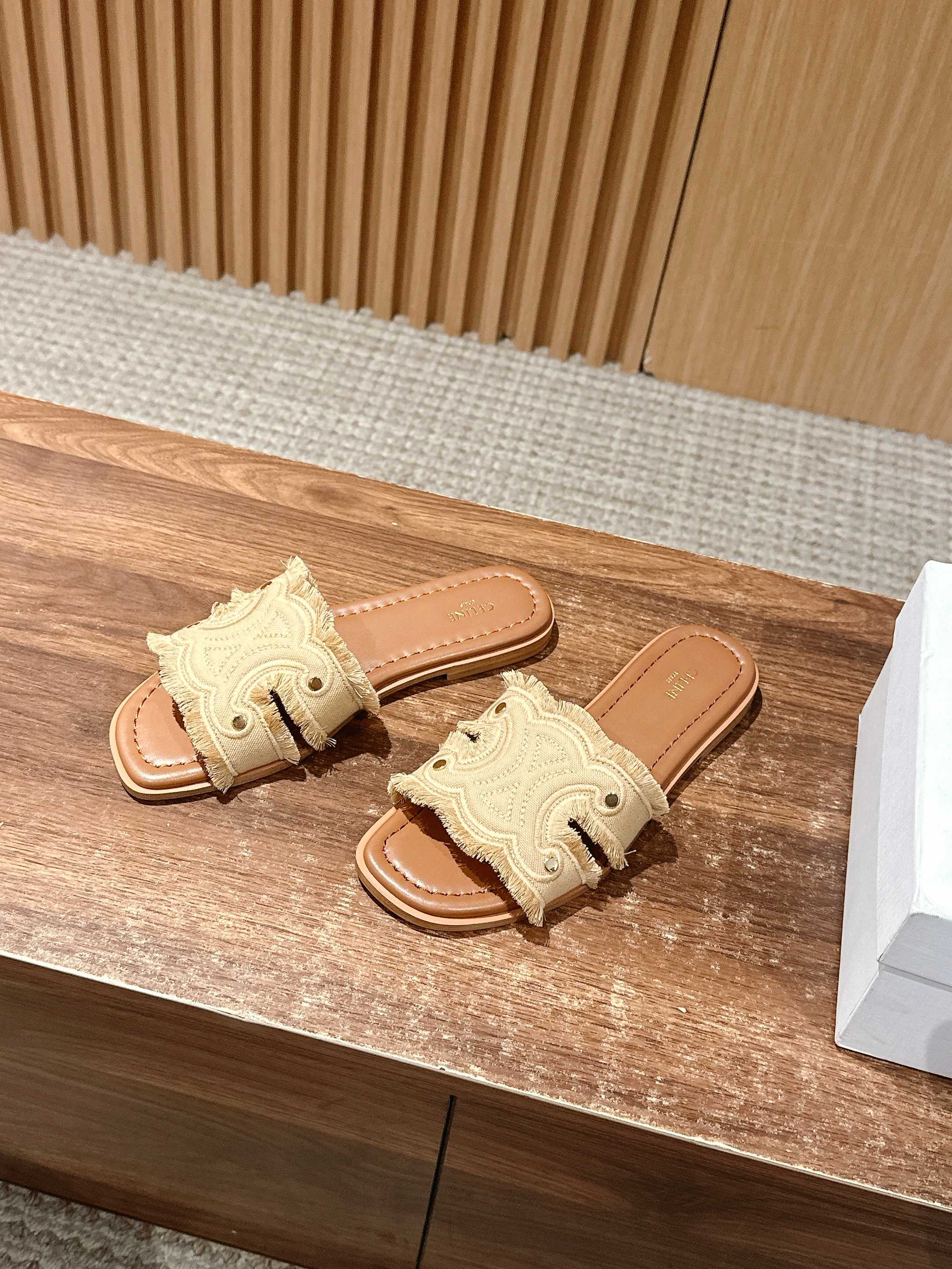 Тапочки Celine Arc de Triomphe - Абрикос