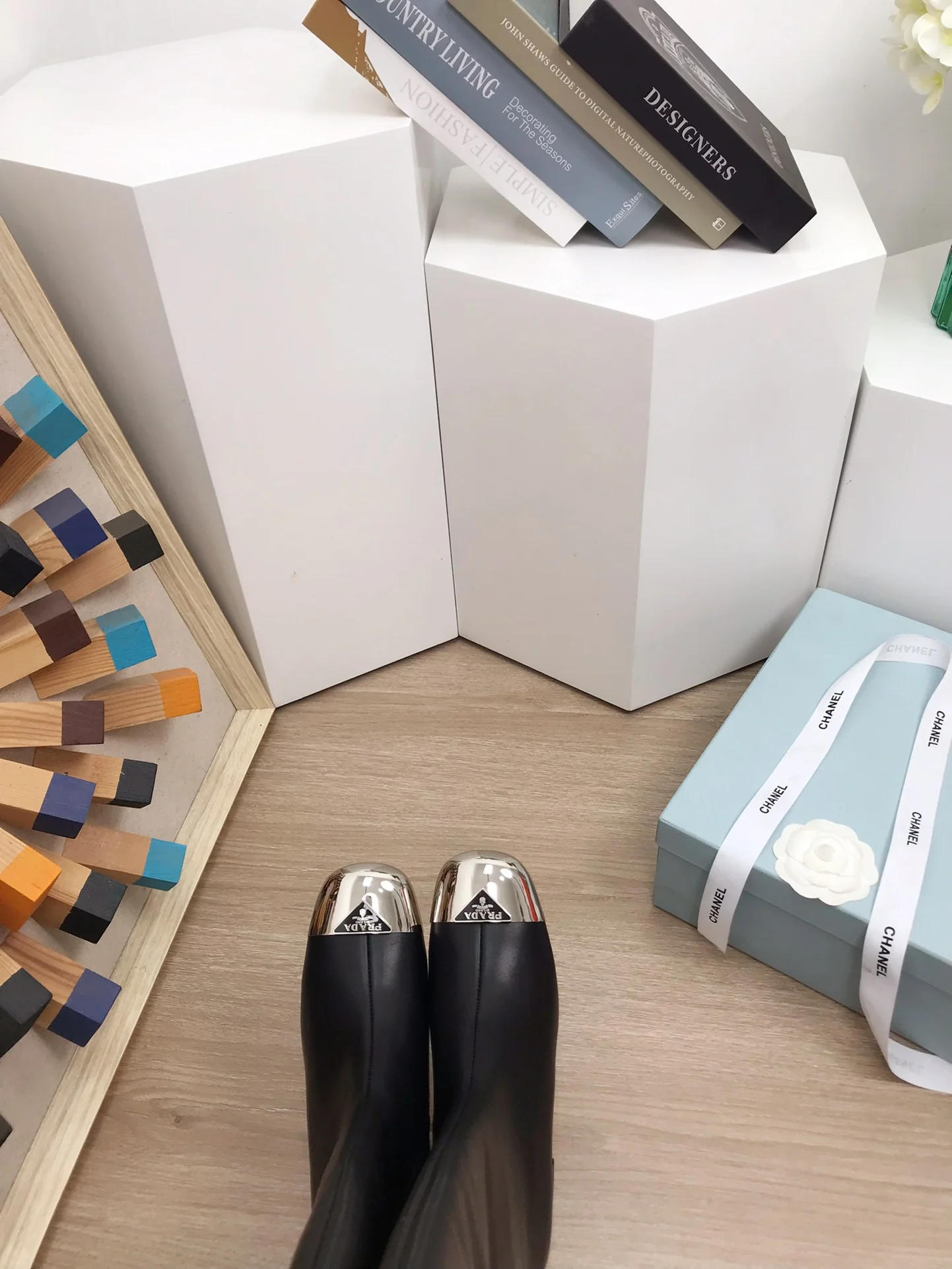 Коллекция Prada 2022 года с подиума - Металлические ботинки с закругленным носком - 1