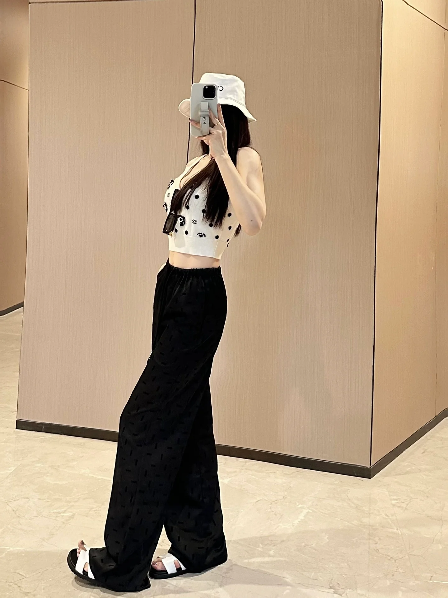 Miu Miu-2404 - Широкие повседневные брюки с завязками и надписью Miu Miu-2404