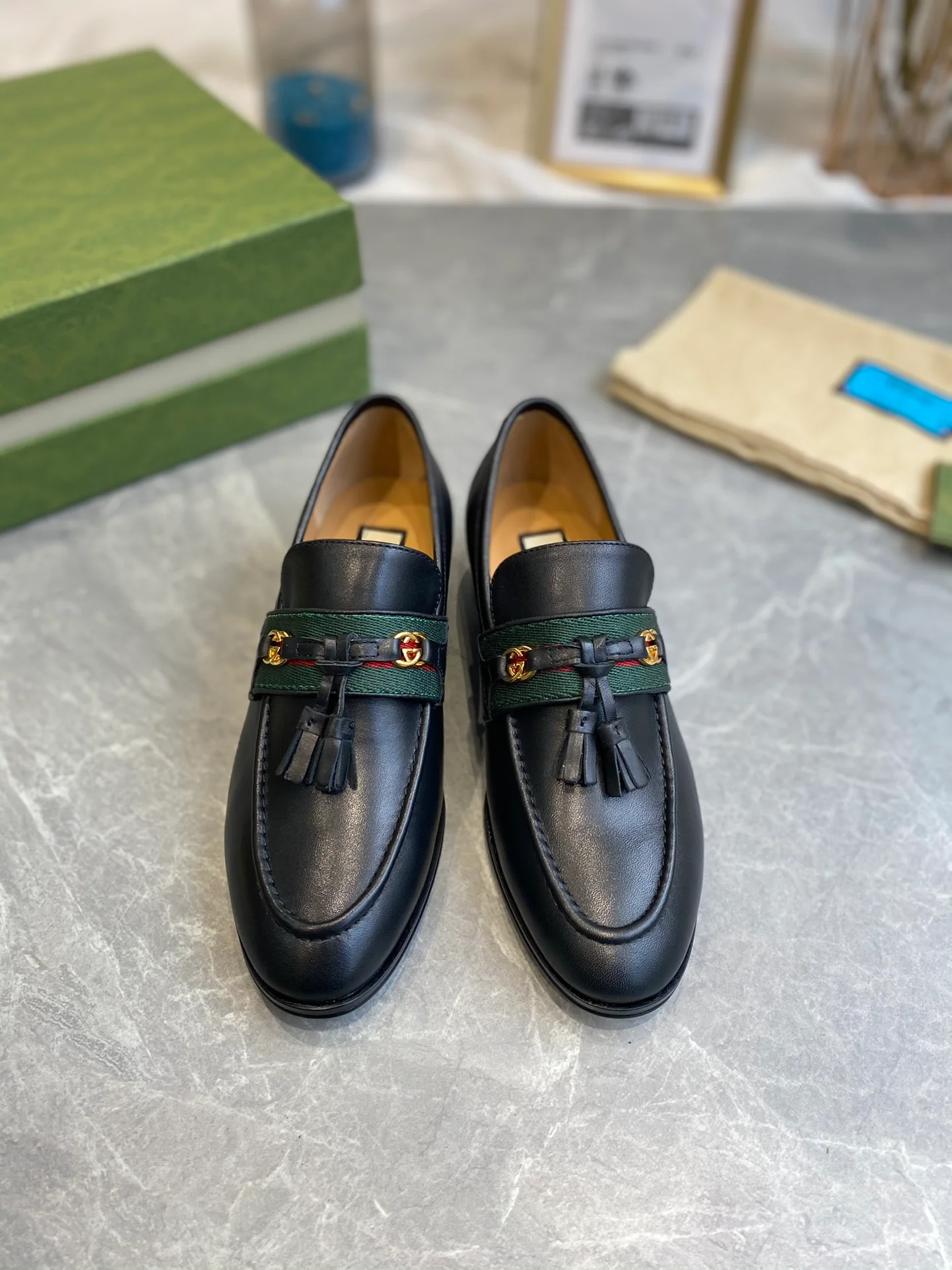 Лоферы Gucci с кисточками - 1