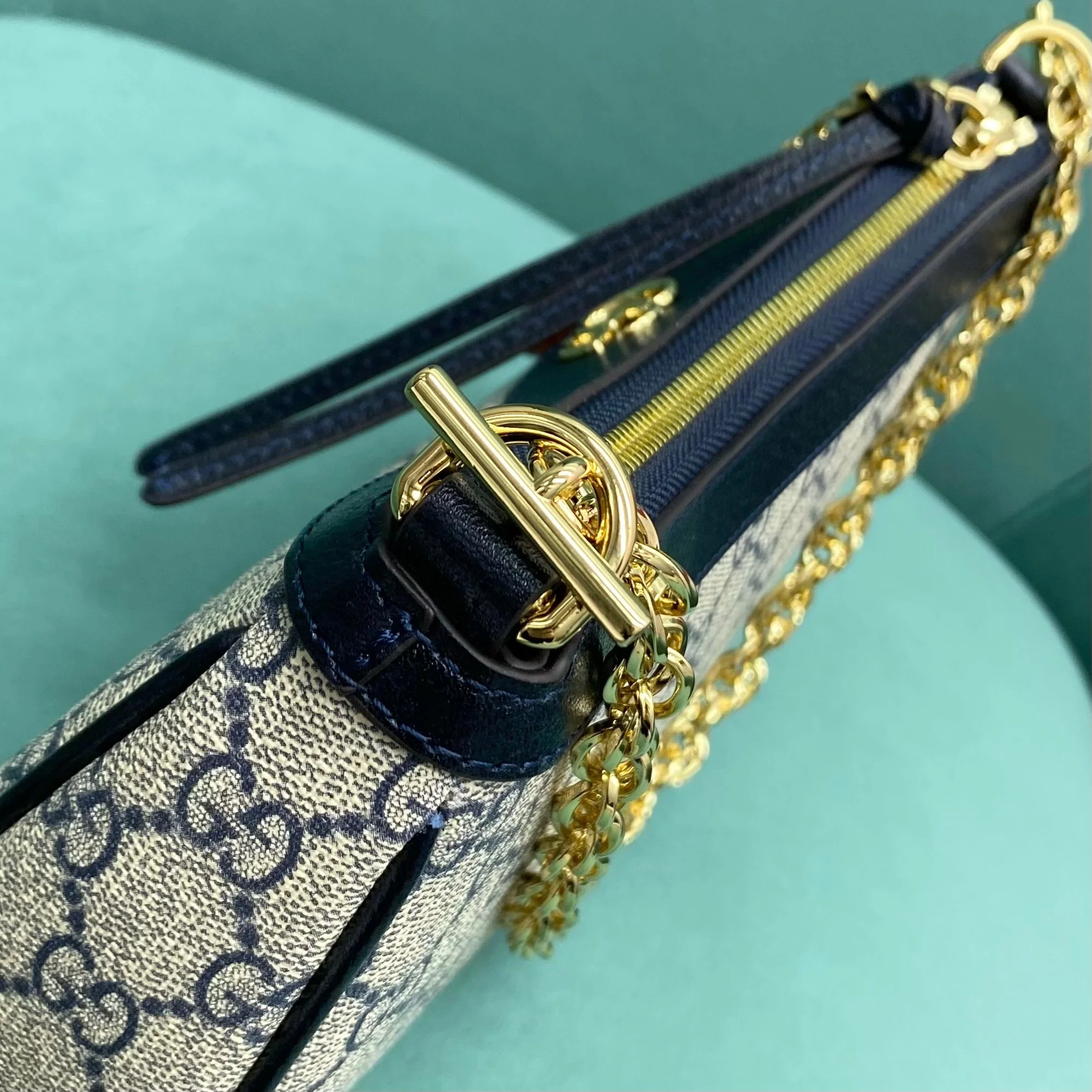 Сумка Gucci Ophidia Strawberry через плечо - черная