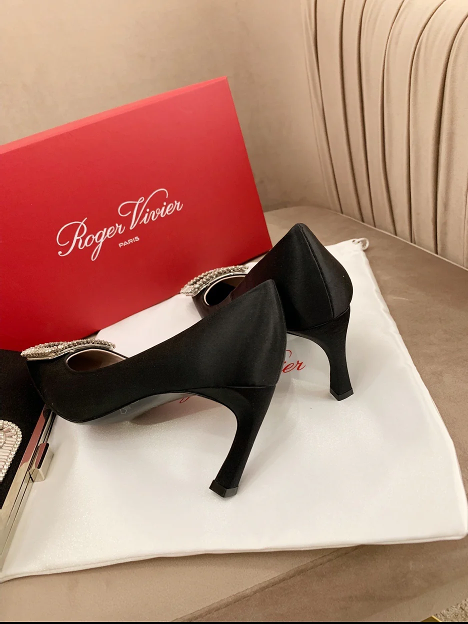 Туфли на банановом каблуке RV-7-5 см - бархатная пряжка со стразами - черные