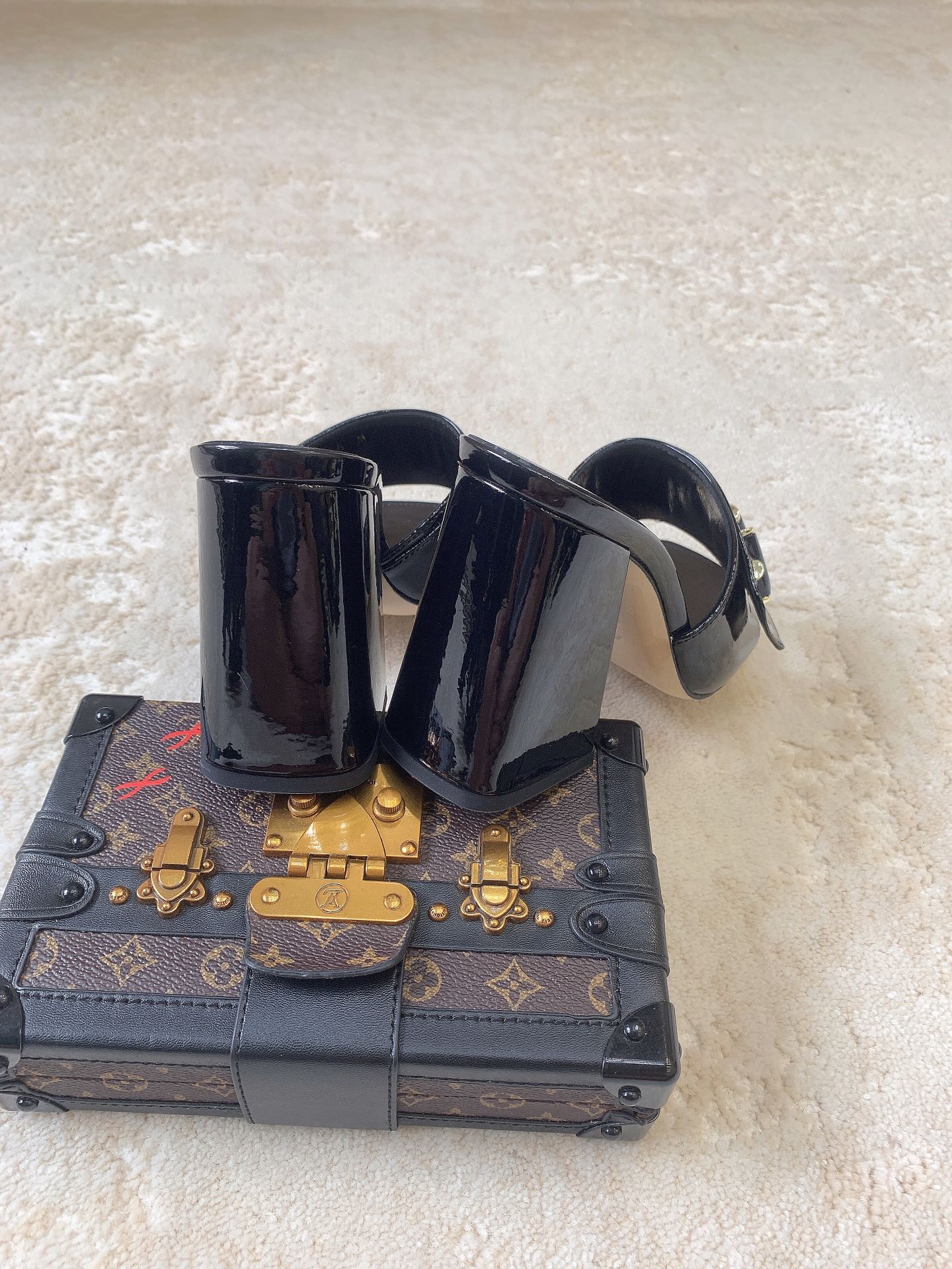 Новинка сезона весна/лето 2023 от LV - Туфли на высоком каблуке - Черные