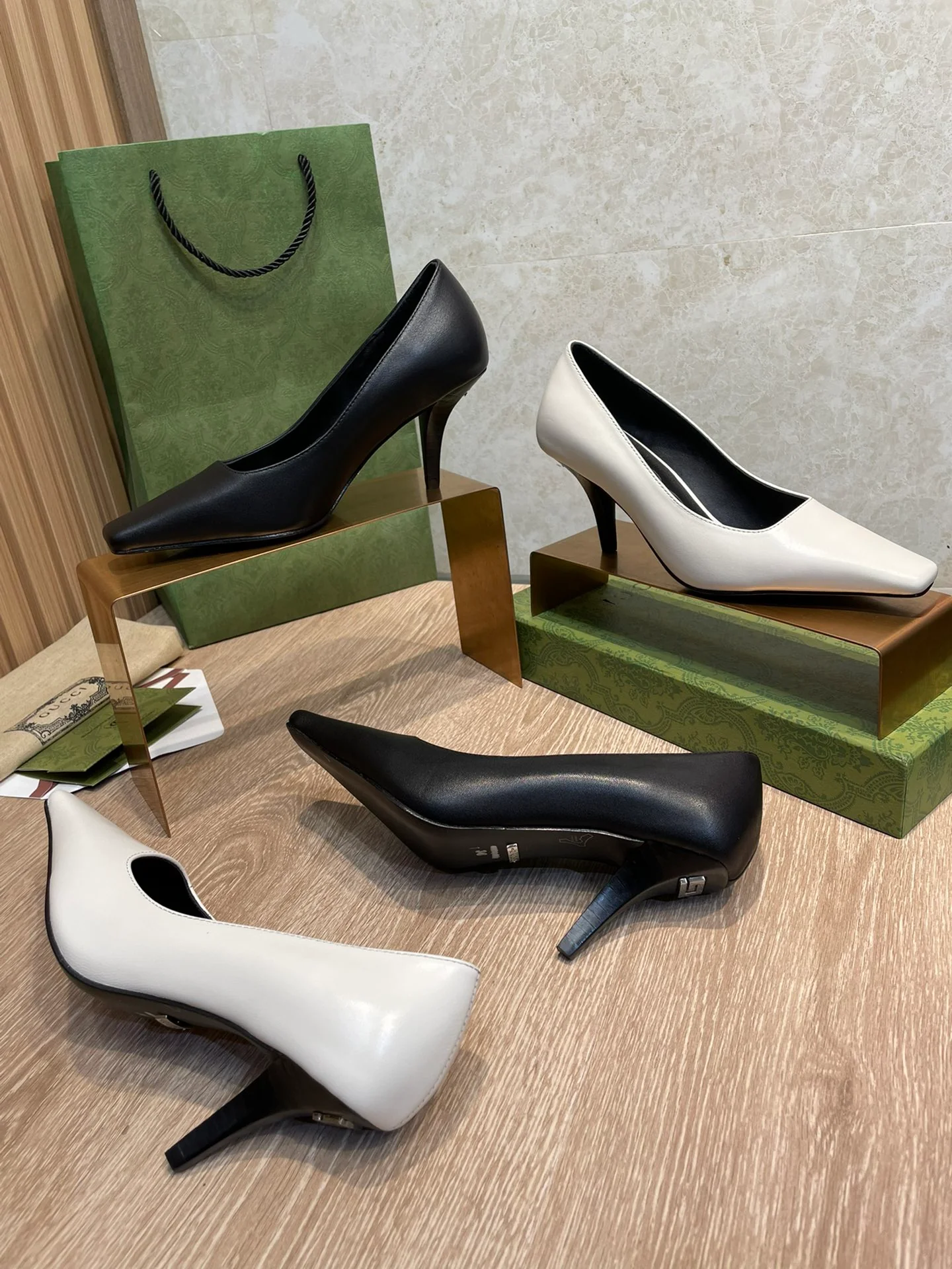 Туфли-шпильки Gucci 22ss с квадратным носком - изображение из коллекции