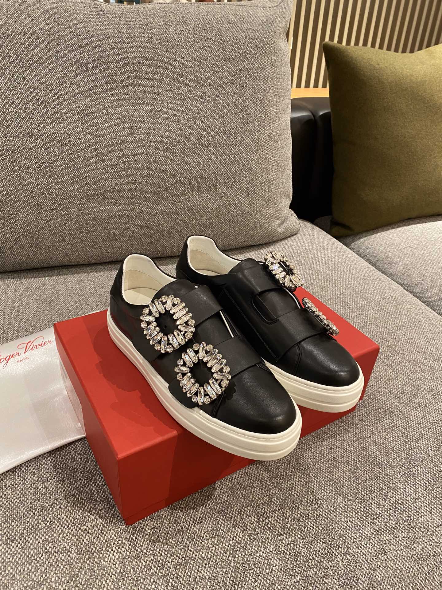 RV - Осенне-зимние лоферы с двумя пуговицами