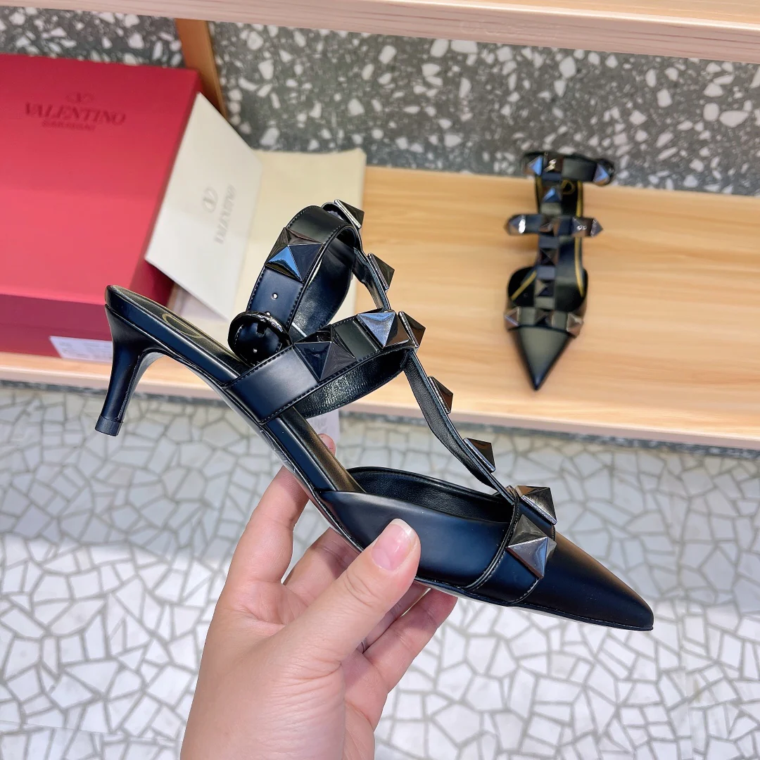 Valentino - Черные сандалии на шпильке