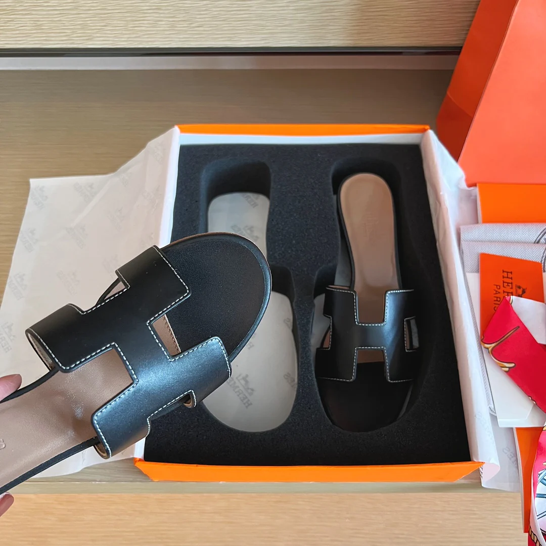 Классические сандалии Hermes на массивном каблуке H - однотонная кожа - черно-коричневые