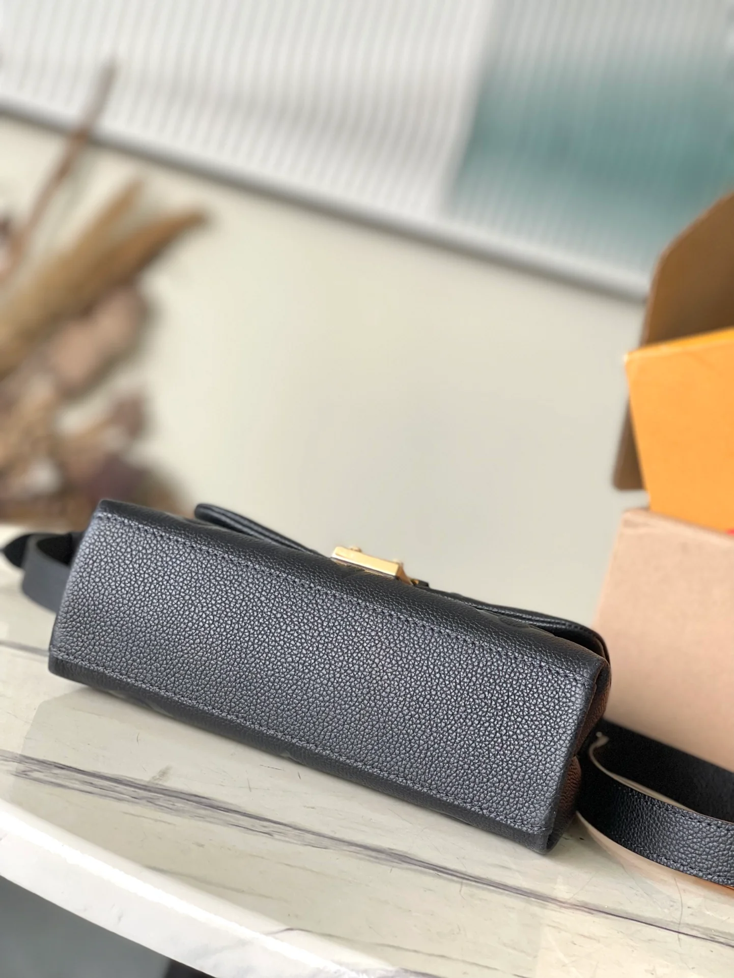 m45977-LV-madeleine-bb-handbag/crossbody bag-black